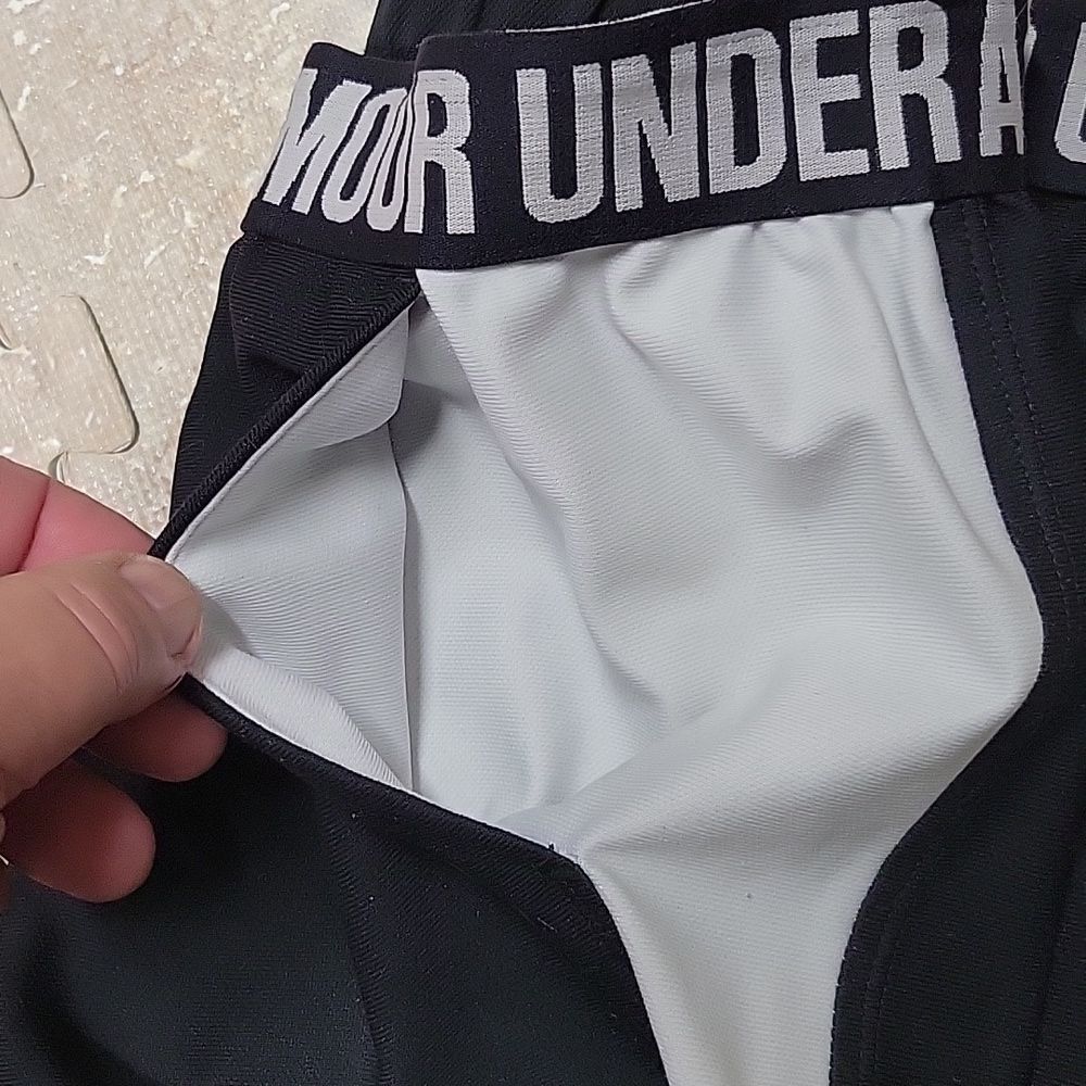 UNDERARMOUR MENS ELASTIC WAIST SHORTS SIZE MEDIUM HAS POCKETS - Picture 7 of 7